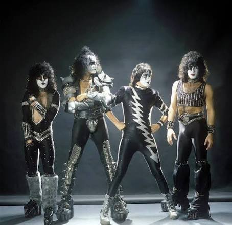 Eric Carr con KISS en vivo